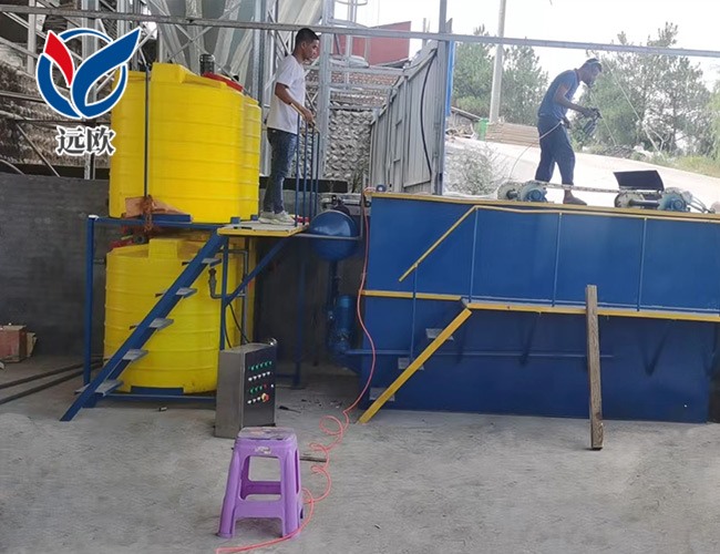 養(yǎng)豬場污水預(yù)處理設(shè)備安裝現(xiàn)場