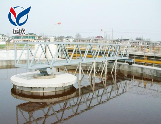 中心傳動(dòng)刮吸泥機(jī)